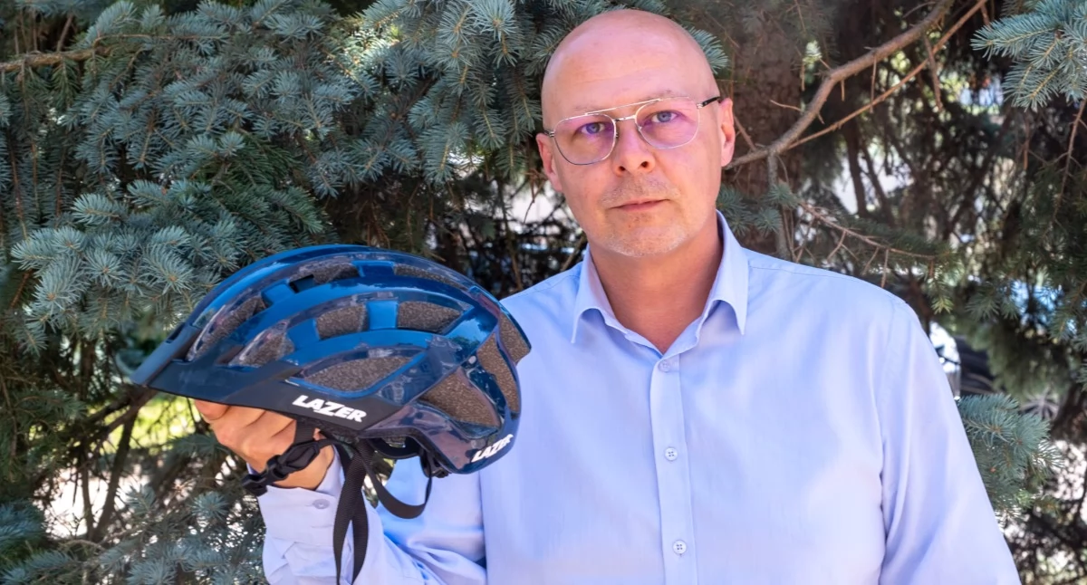 Sebastian Matthes miał groźny wypadek na rowerze. Kask uratował mu życie
