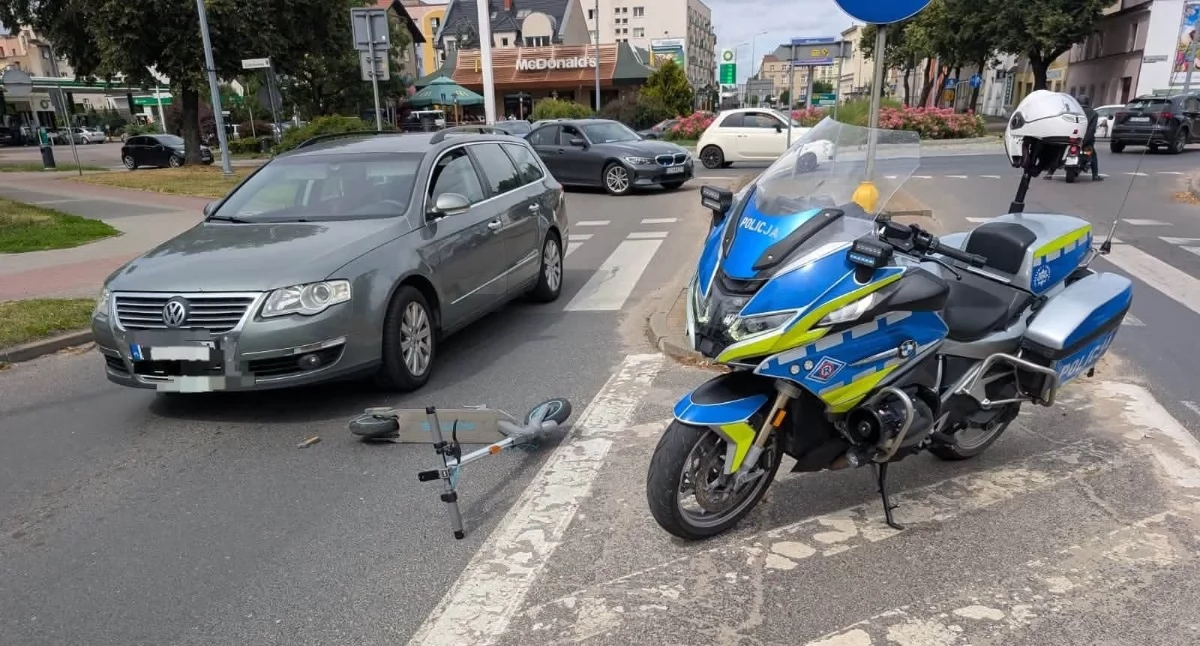 Wypadek w Chojnicach. 17-latka na hulajnodze wjechała prosto pod passata AKTUALIZACJA !!!