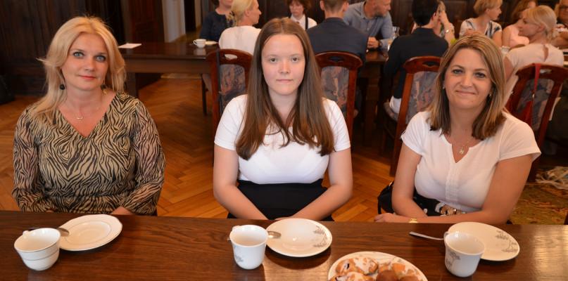 Najlepsi absolwenci gminnych szkół nagrodzeni