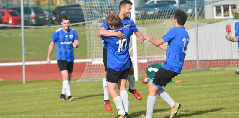 Radość w Brusach. Tęcza wygrała 2:1 i zostaje w V lidze (GALERIA)