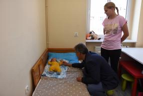 Burmistrz z wyprawką dla małego Wiktora