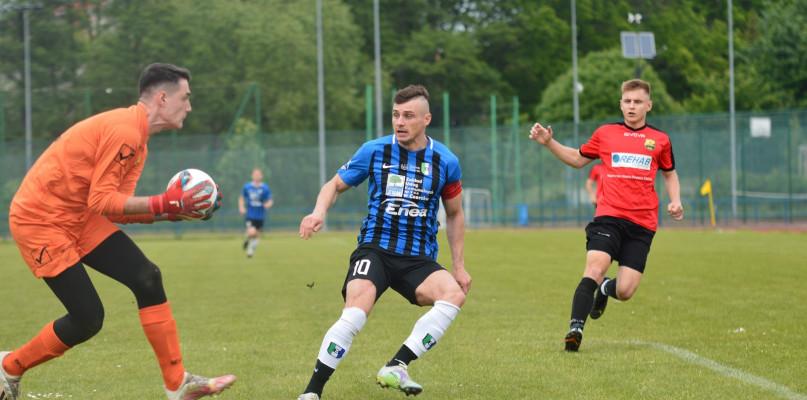 Borowiak Czersk znowu wygrał i uciekł ze strefy spadkowej (GALERIA)