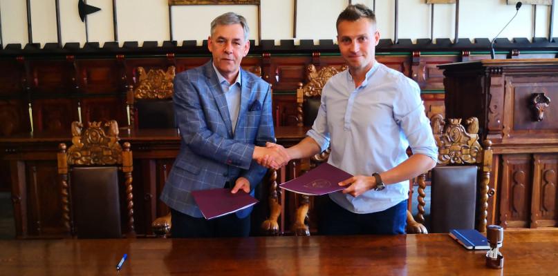 Podpisano umowę ze stowarzyszeniem Pomocomocni