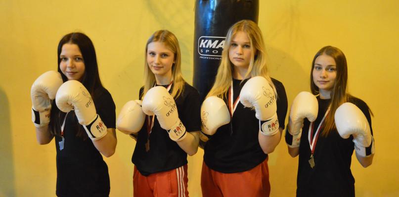 Kadetki z Boxing Team Chojnice na medal - złoty, dwa srebrne i brązowy