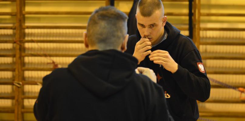 Kewin Gruchała znowu na ringu. Kiedy kolejna walka pięściarza z Chojnic?