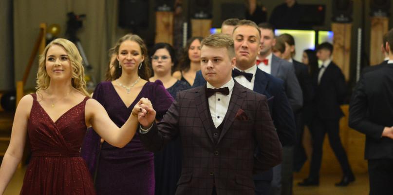 Polonez odjechał na studniówce bruskiego KLO (GALERIA)