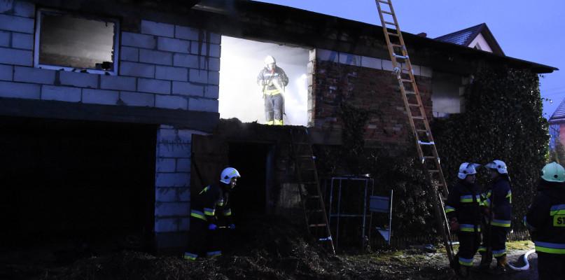 Pożar budynku gospodarczego w Zalesiu (FOTO)