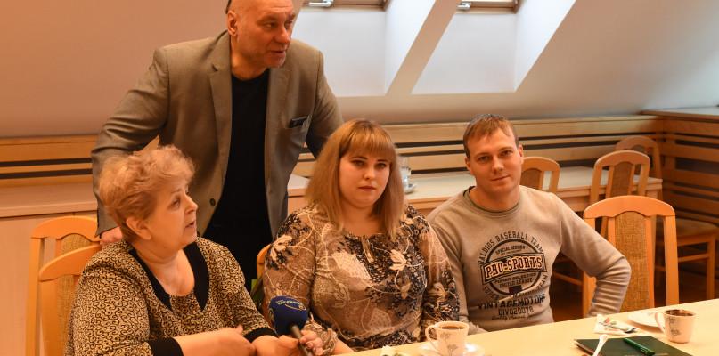 Władze gminy Chojnice przywitały repatriantów (FOTO)