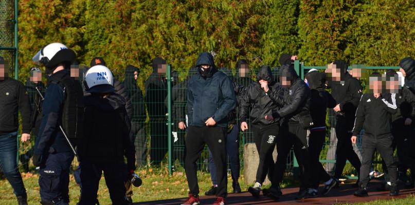 Porażka Borowiaka. Przyjechali kibice z Lęborka i Bydgoszczy (GALERIA)