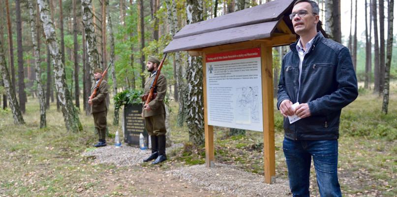 Kamień i tablica przypominają o ułanach