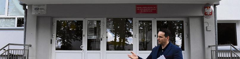 Podświetlany napis i toalety na europejskim poziomie