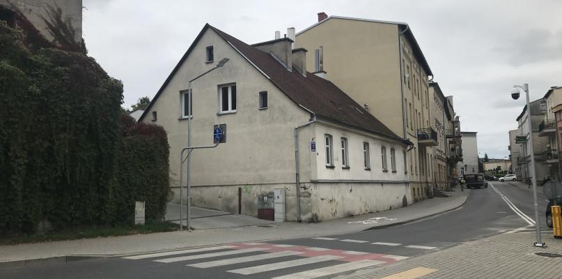 Coś z mitologii słowiańskiej albo z teatru ulicznego