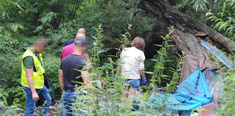 Zwłoki mężczyzny znalezione w Lasku Miejskim w Chojnicach