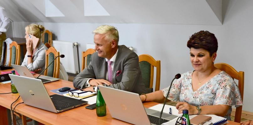 Zamknięty burmistrz kontra niespełnione ambicje