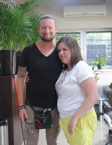 Marzyła o wizycie w salonie fryzjerskim (FOTO)