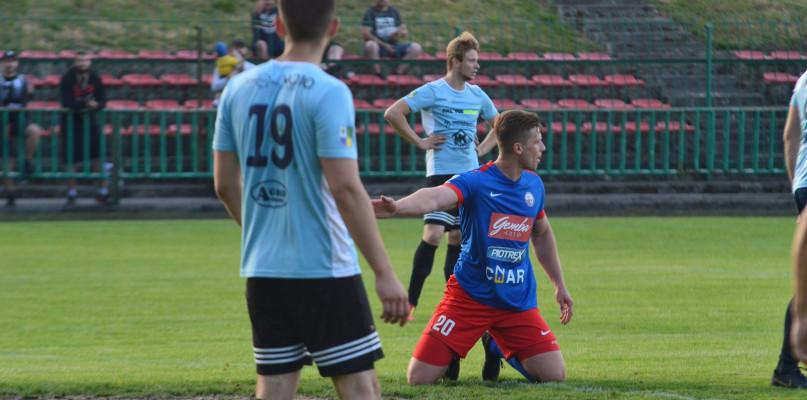 Kolejarz ograł Nowych. Cudowny gol Pawła Arndta (GALERIA)