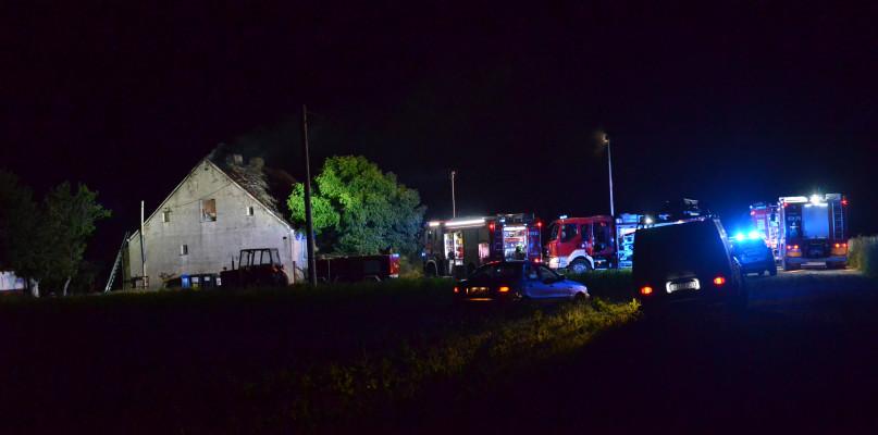 Nocny pożar domu. Ogień pojawił się na poddaszu