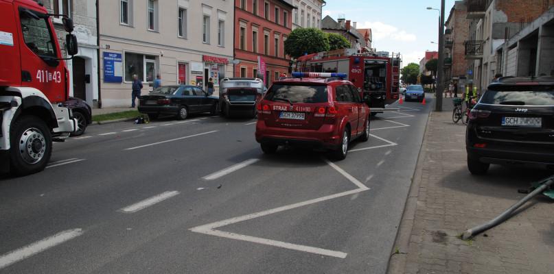 Citroen dachował na ul. Piłsudskiego w Chojnicach