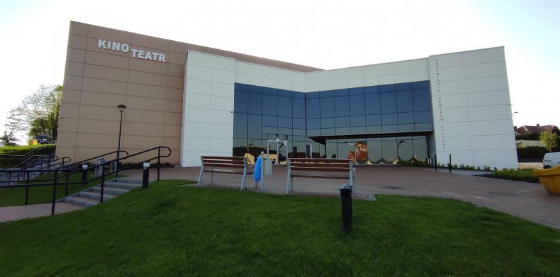 Kina i teatry jednak będą otwarte szybciej