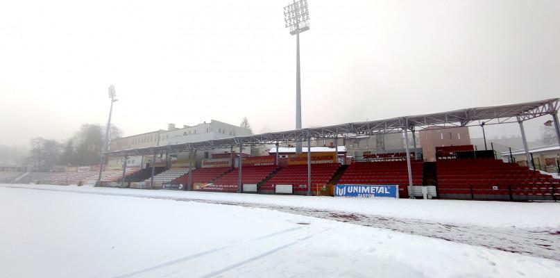 W piątek odśnieżanie stadionu Chojniczanki. Kibice mogą pomóc