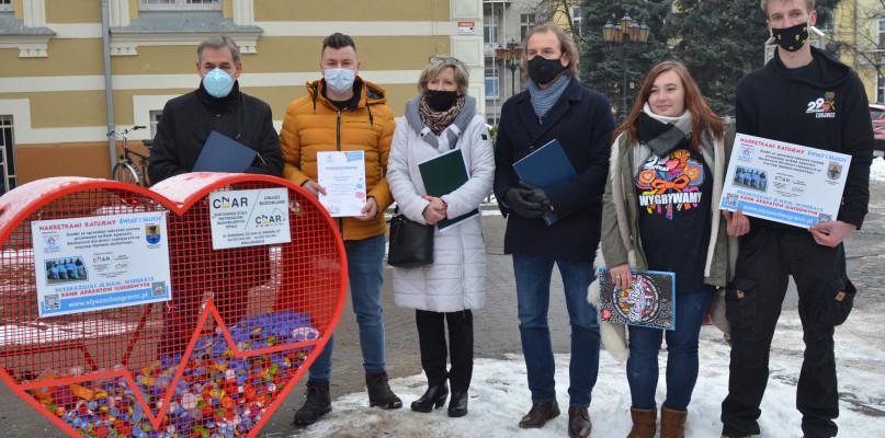 Serce na nakrętki. Sprzedaż korków pomoże niedosłyszącym