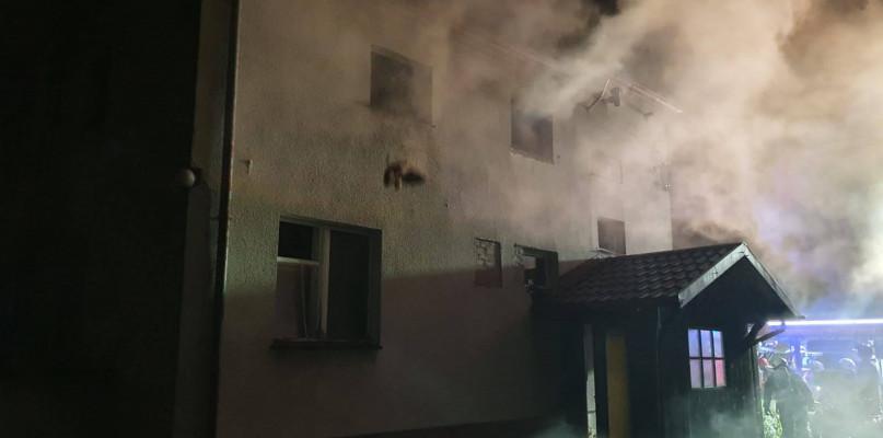 Palił się dom. Ogień pojawił się w stropie