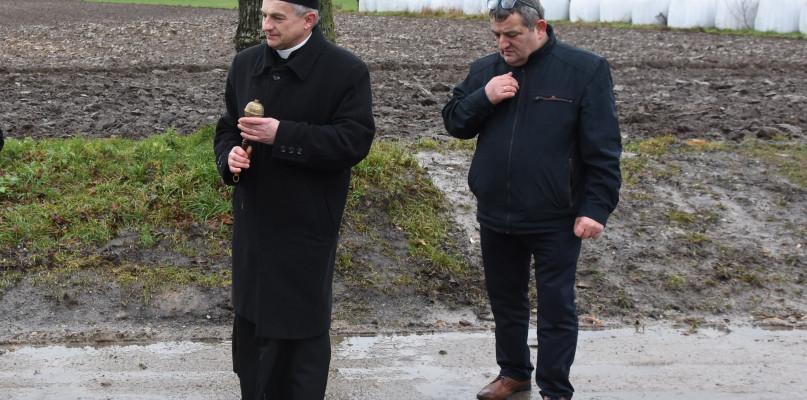 Proboszcz: Nie zamknę furtek cmentarza