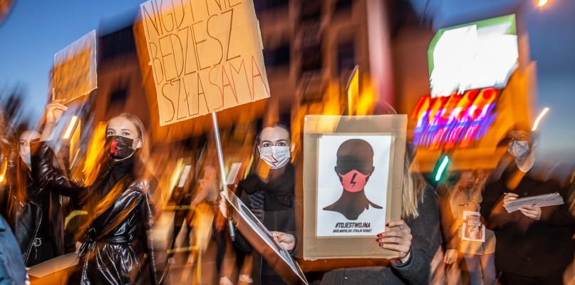 Starosta daje pracowniczkom wolne na protest