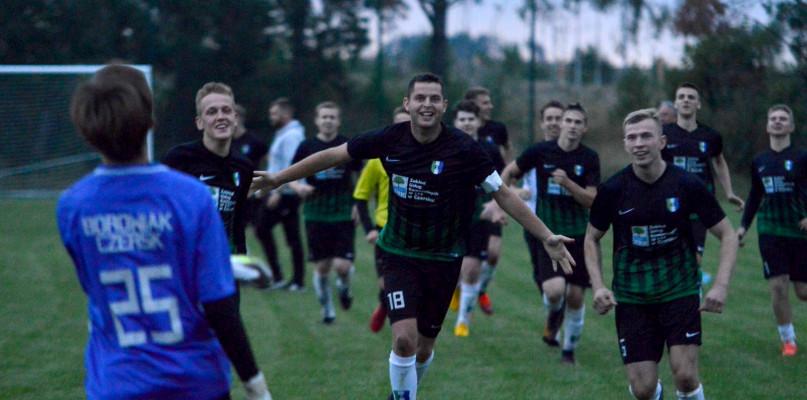 Borowiak Czersk awansował po karnych w Rytlu (GALERIA)