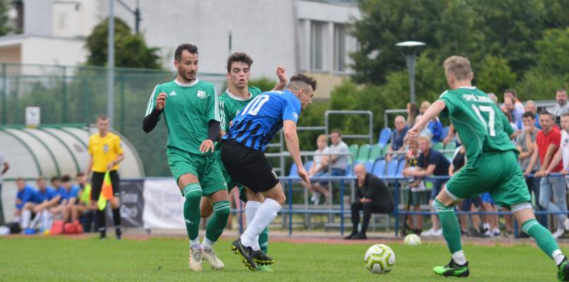 Dwa gole i trzy punkty. Borowiak Czersk - Spójnia 2:0 (GALERIA)
