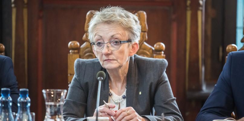 O lesbijkach, bufonie i patriotyzmie