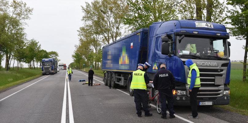 Ciężarówka potrąciła rowerzystę w Jeziorkach (FOTO)