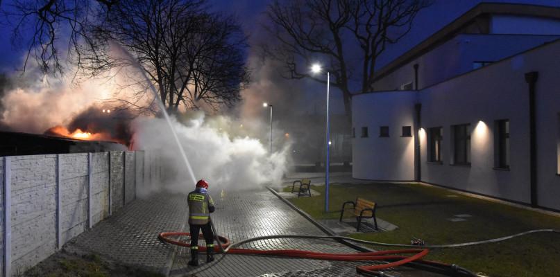 Pożar budynków przy ulicy Świętopełka (FOTO)