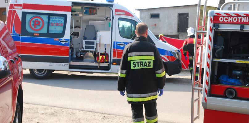 Strażacy i ratownicy reanimowali kobietę