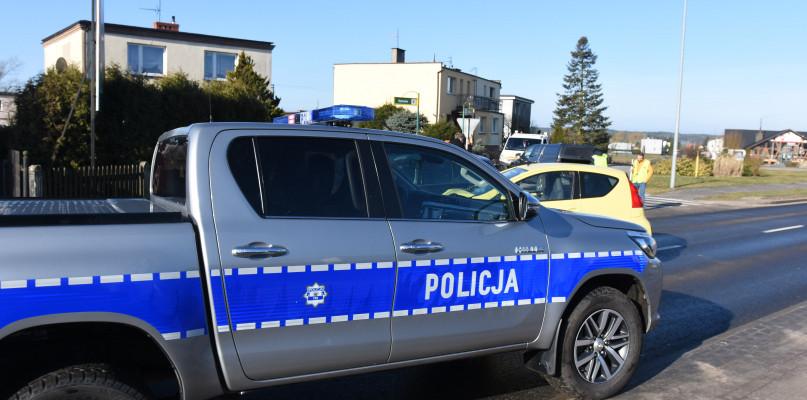 Policjanci pilnują przestrzegania zakazu zgromadzeń