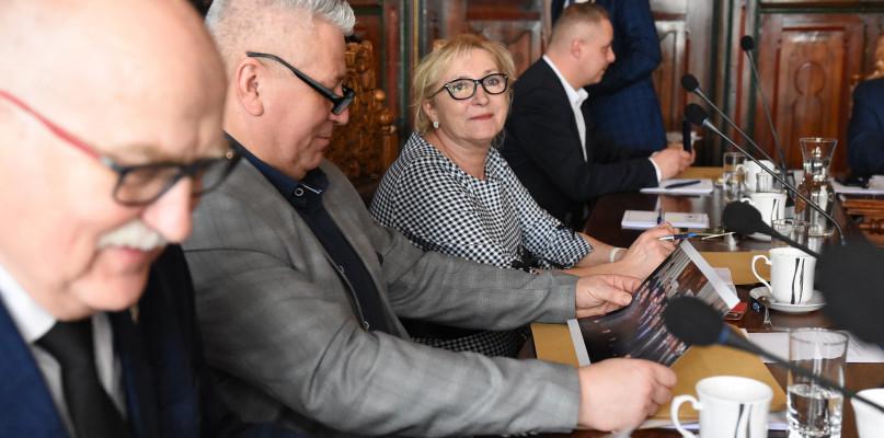 Sesja w Chojnicach bez publiczności