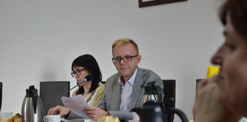 Gmina musi płacić za swoich mieszkańców