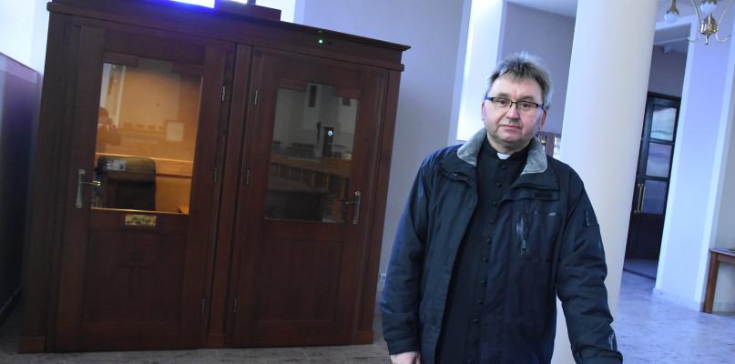 Nowe konfesjonały w kościele