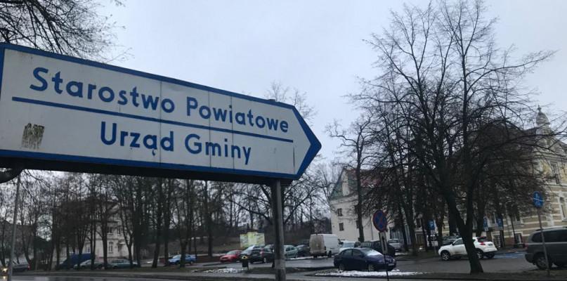 Dwa nowe auta zakupiło Starostwo Powiatowe w Chojnicach