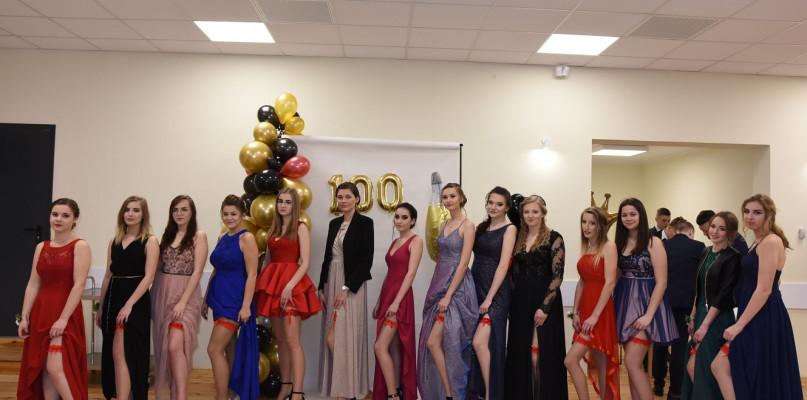 Maturzyści z Kaszubskiego LO mają studniówkę (GALERIA)
