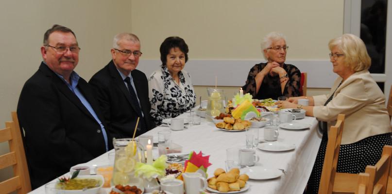 Seniorzy bawili się przy muzyce (FOTO)