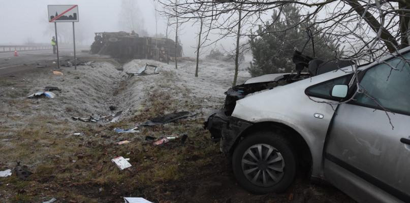 Zderzenie osobówki i ciężarówki w Rytlu (GALERIA)
