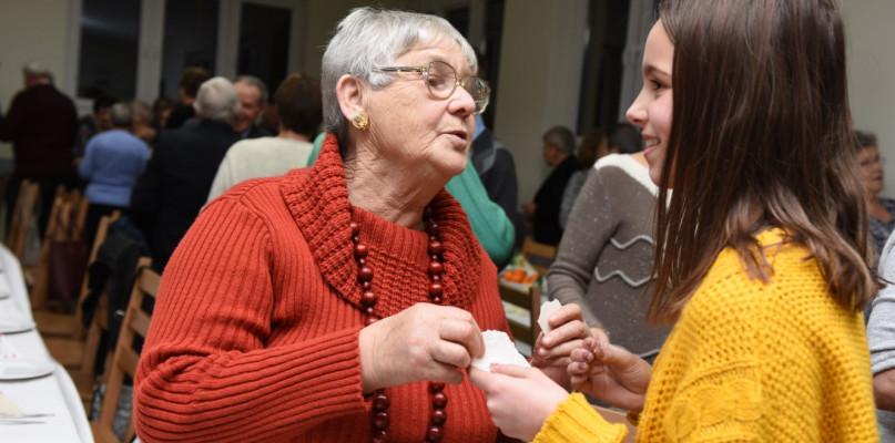 Opłatek dla seniorów w Leśnie (GALERIA)