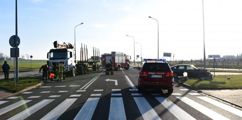 Zderzenie opla i ciężarówki w Racławkach