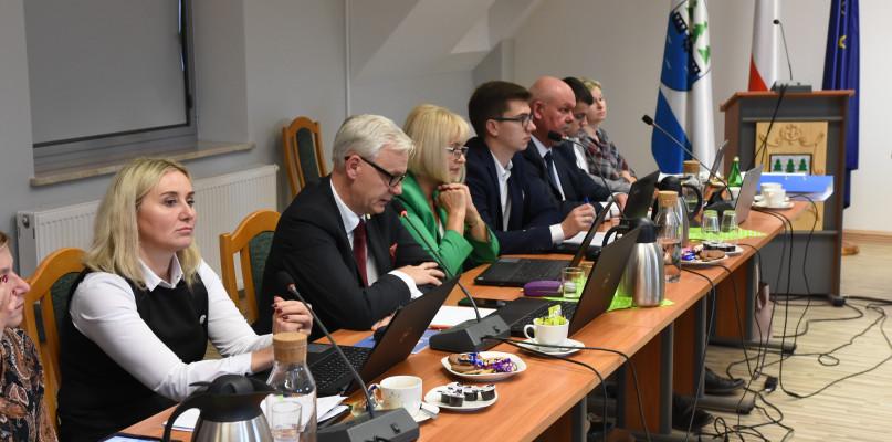 Gminna działka idzie pod młotek (ANKIETA)