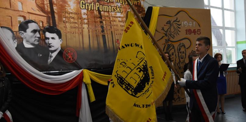 Szkoła w Lubni ma sztandar (GALERIA)