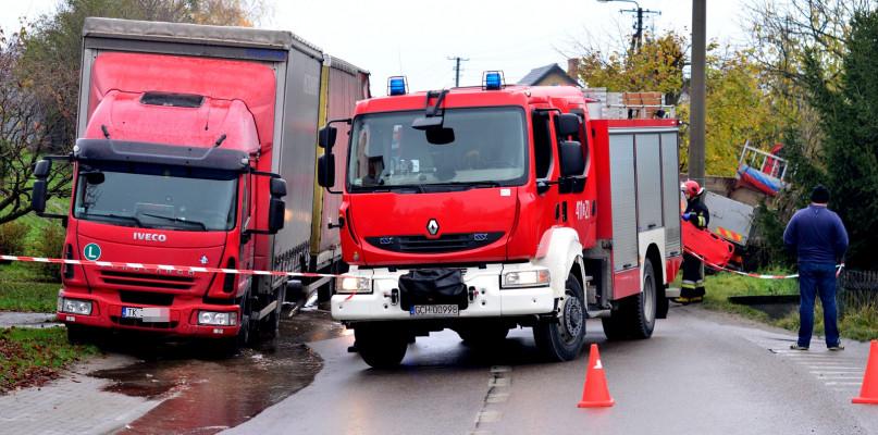 Wypadek w Lichnowach. Zderzyły się dwie ciężarówki (ZDJĘCIA)