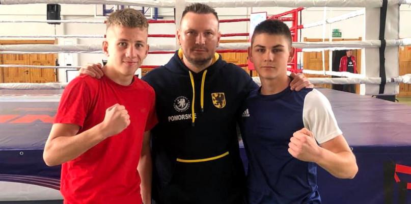 Boks. Dwa medale zawodników Boxing Team Chojnice w Łomży