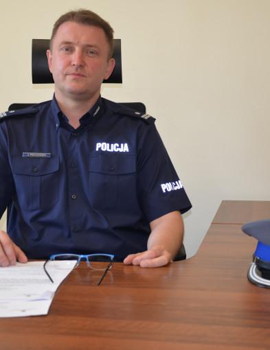 Po pracy lubi czytać kryminały