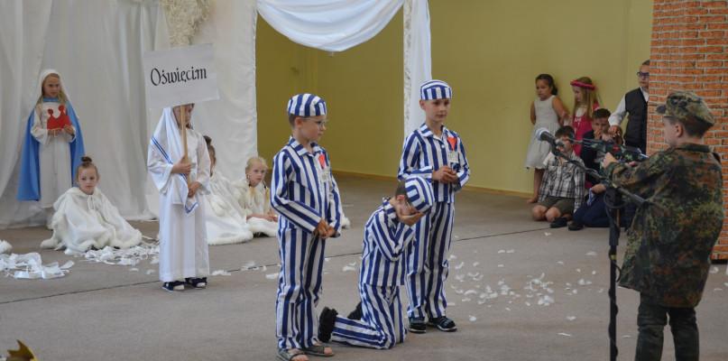 Ślubowanie pierwszoklasistów z katolika (FOTO)